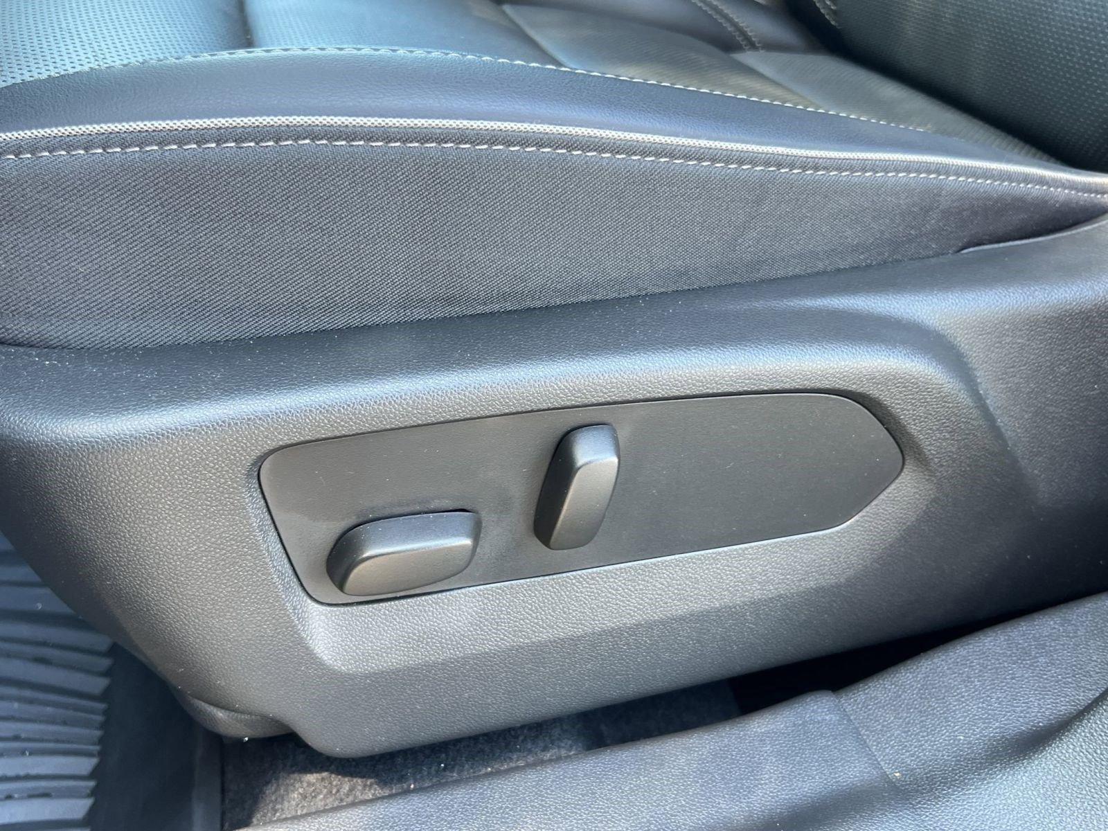 Used 2023 Buick Envision Essence image 14
