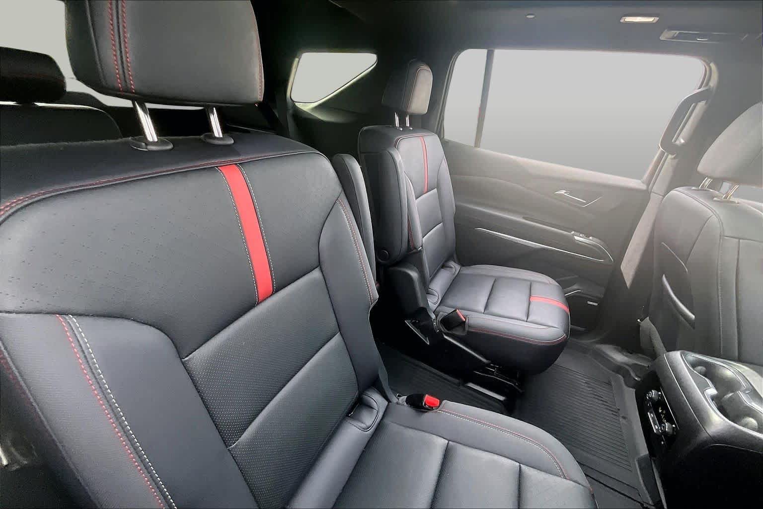 Used 2025 Chevrolet Traverse RS w/ LPO, Floor Liner Package FWD image 18