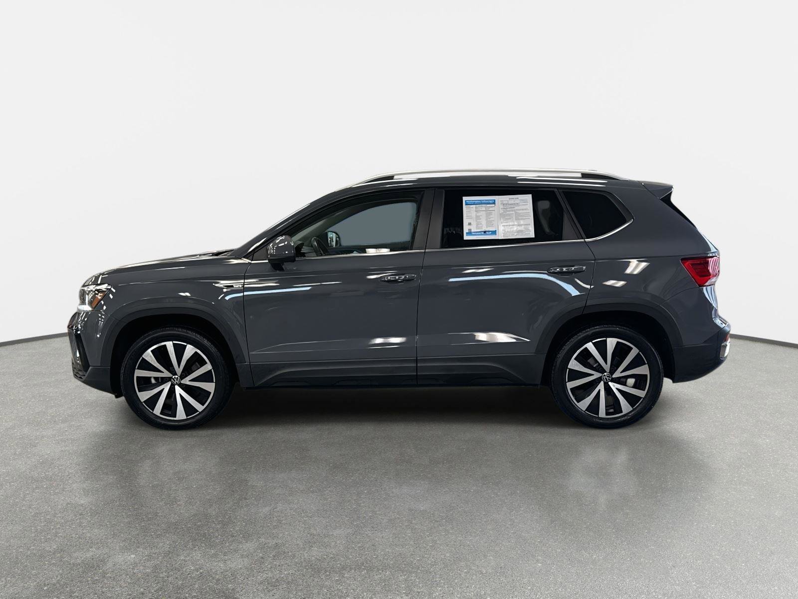Certified 2022 Volkswagen Taos SE w/ IQ.Drive SE Package image 8