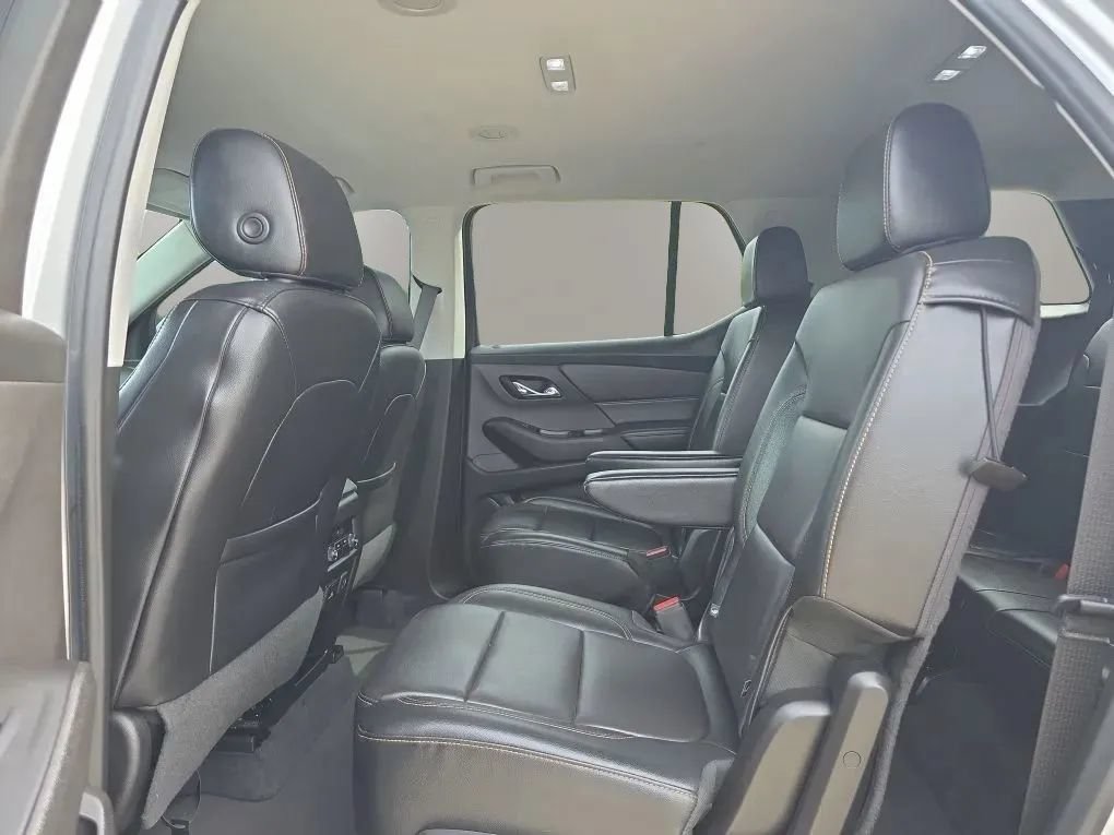 Used 2019 Chevrolet Traverse LT w/ LT Premium Package AWD/4WD image 37