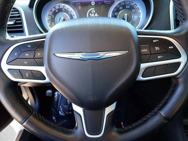 Used 2018 Chrysler 300 Limited image 18