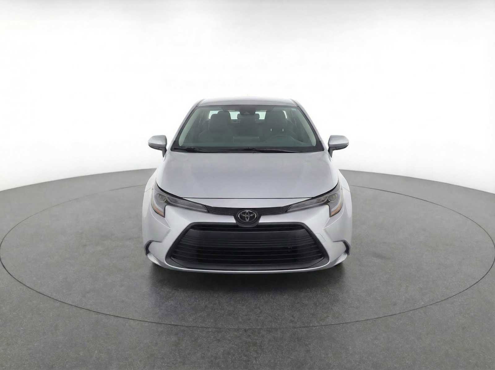 Used 2025 Toyota Corolla LE image 2