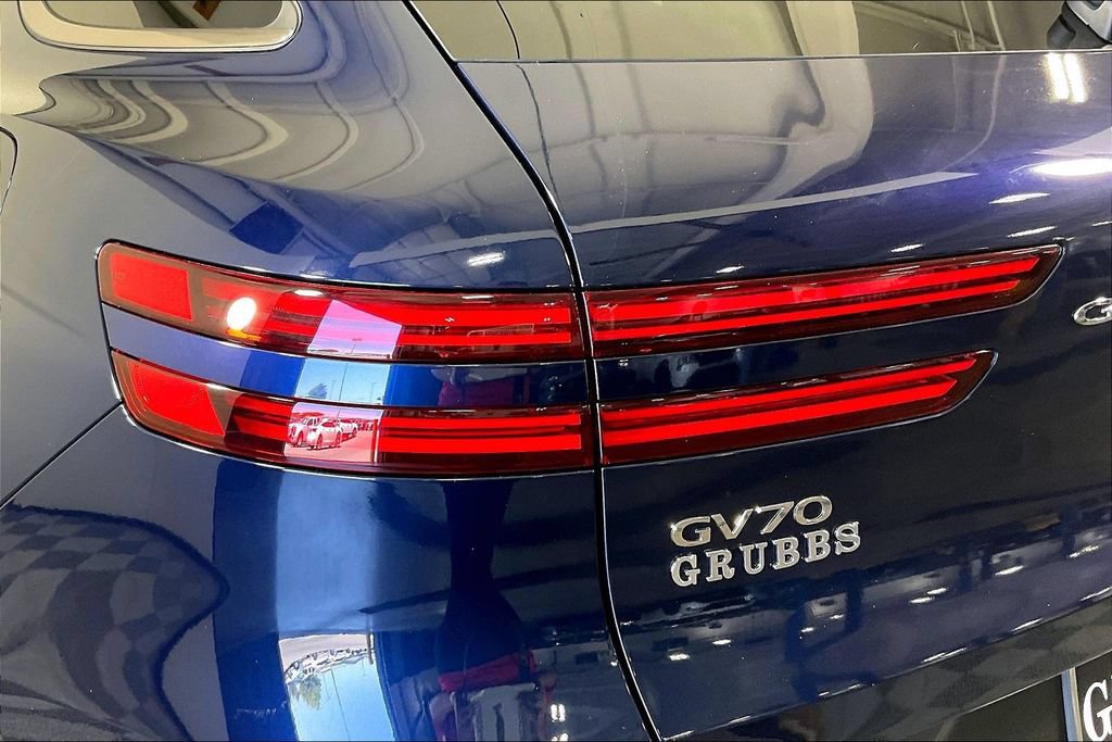 Used 2022 Genesis GV70 3.5T Sport w/ Sport Prestige Package AWD/4WD image 39