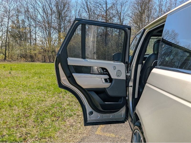 Used 2022 Land Rover Range Rover Autobiography image 10