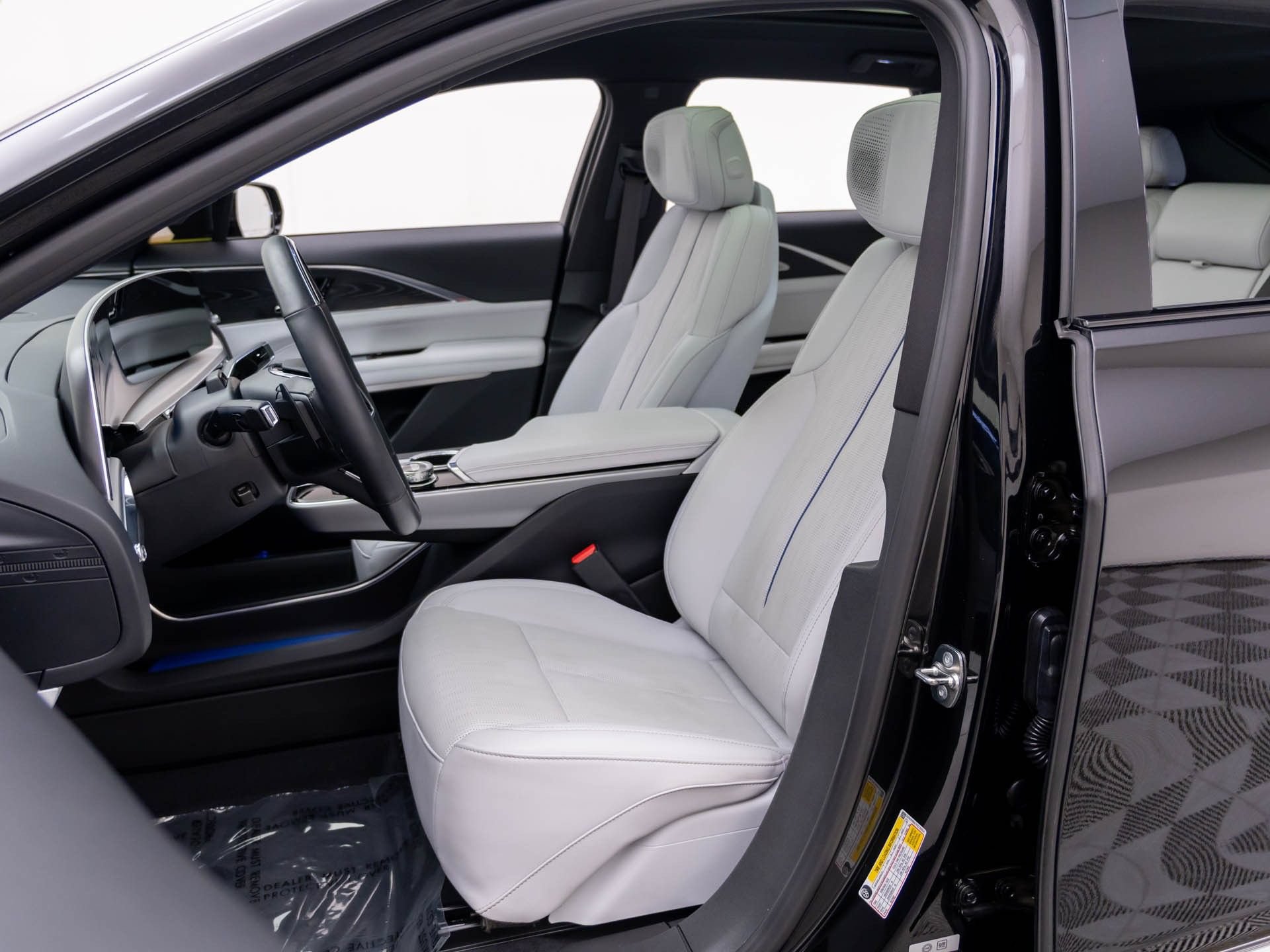 Certified 2024 Cadillac Lyriq Luxury RWD image 18