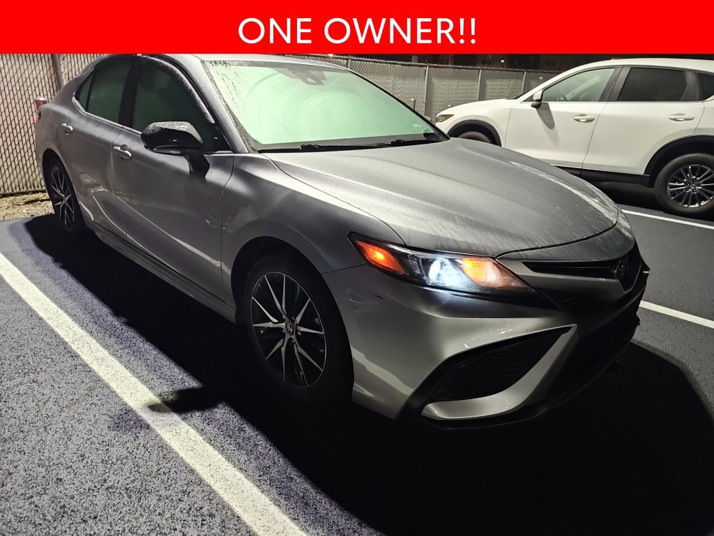 Used 2024 Toyota Camry SE w/ Convenience Package FWD image 3