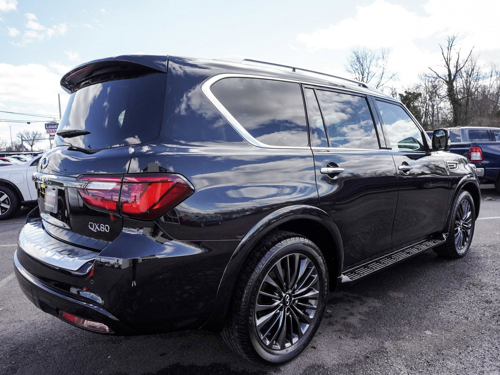 Used 2024 INFINITI QX80 Sensory AWD/4WD image 6