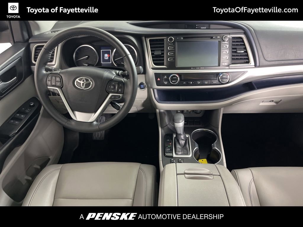 Used 2019 Toyota Highlander XLE FWD image 14