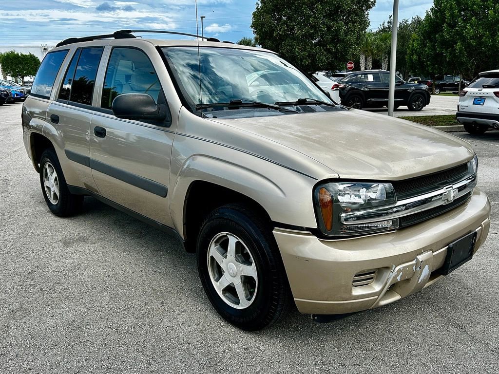 Used 2005 Chevrolet TrailBlazer LS w/ LS Preferred Equipment Group image 2