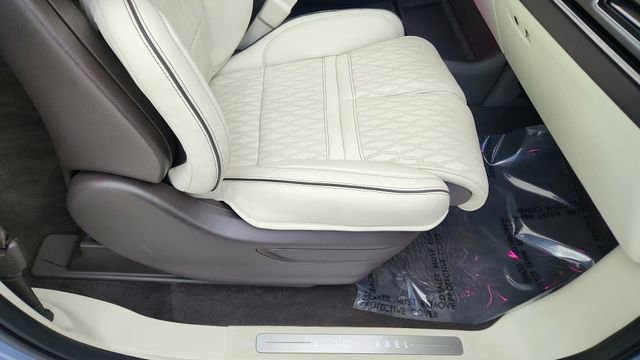 Used 2024 Lincoln Navigator L Black Label AWD/4WD image 22