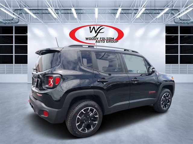 Used 2023 Jeep Renegade Trailhawk w/ Trailer Tow Group AWD/4WD image 4