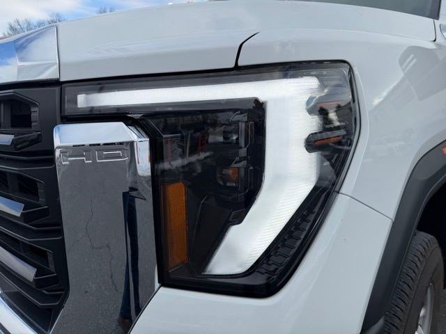 Used 2024 GMC Sierra 2500 Pro w/ Convenience Package image 12