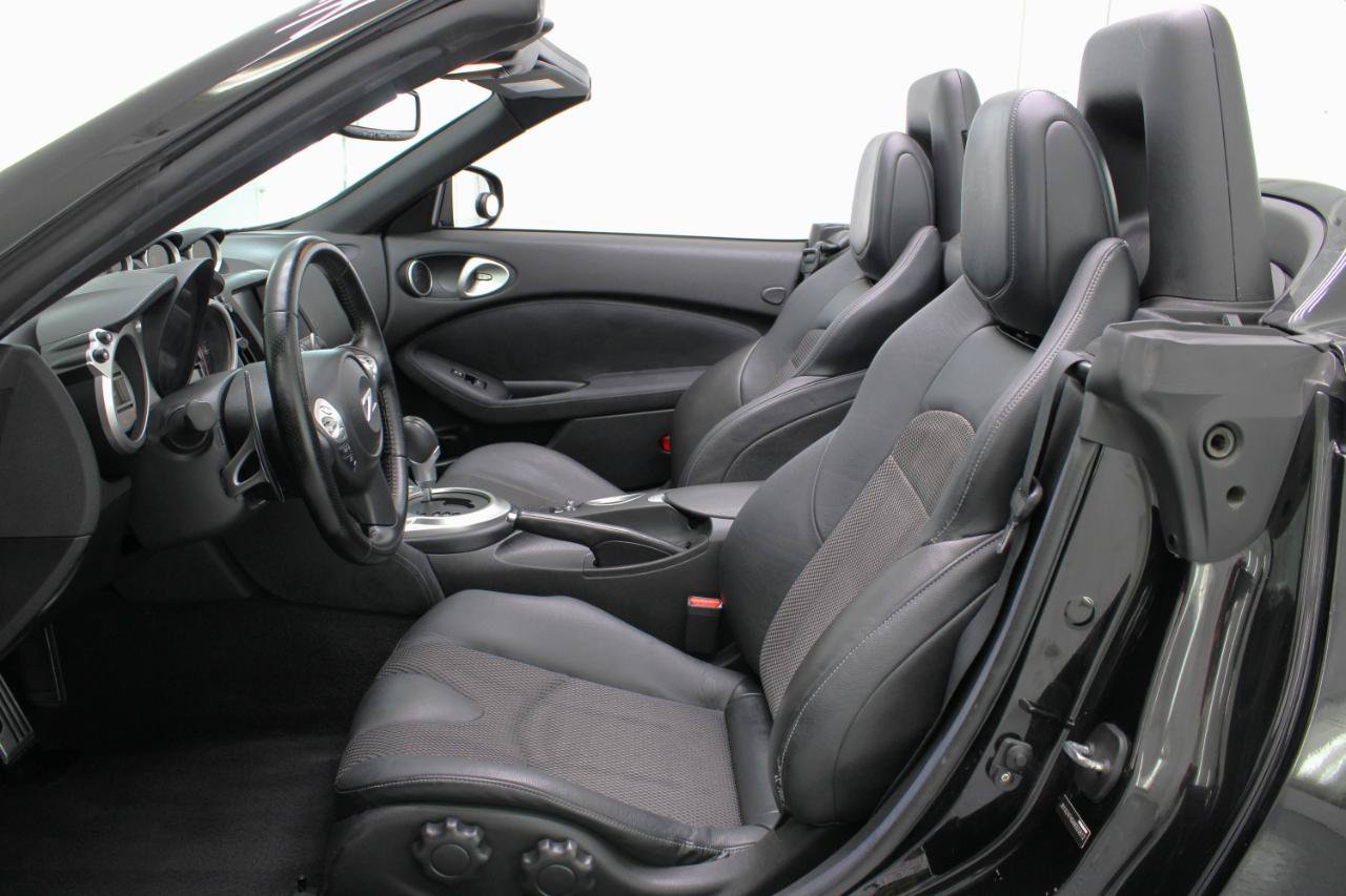 Used 2010 Nissan 370Z Touring w/ Sport Pkg RWD image 41
