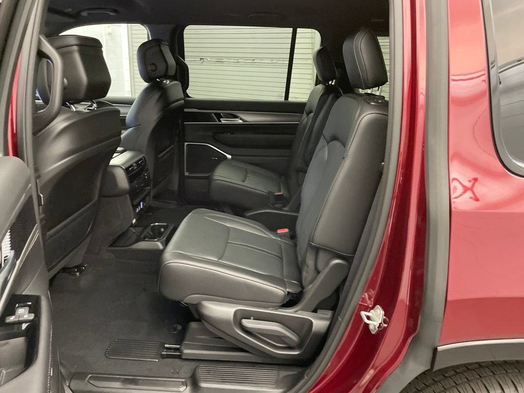 New 2026 Jeep Grand Wagoneer 2WD image 18