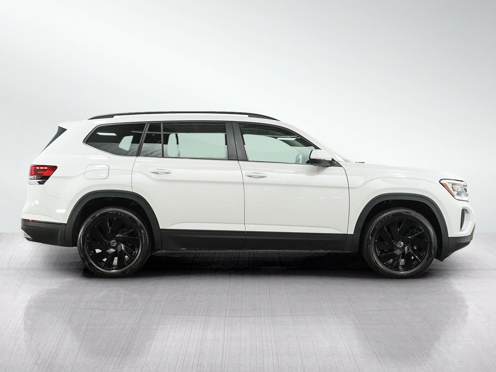 Used 2024 Volkswagen Atlas SE AWD/4WD image 6