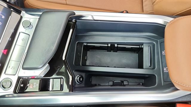 Used 2024 Audi Q8 e-tron Premium Plus w/ Premium Plus Package image 50