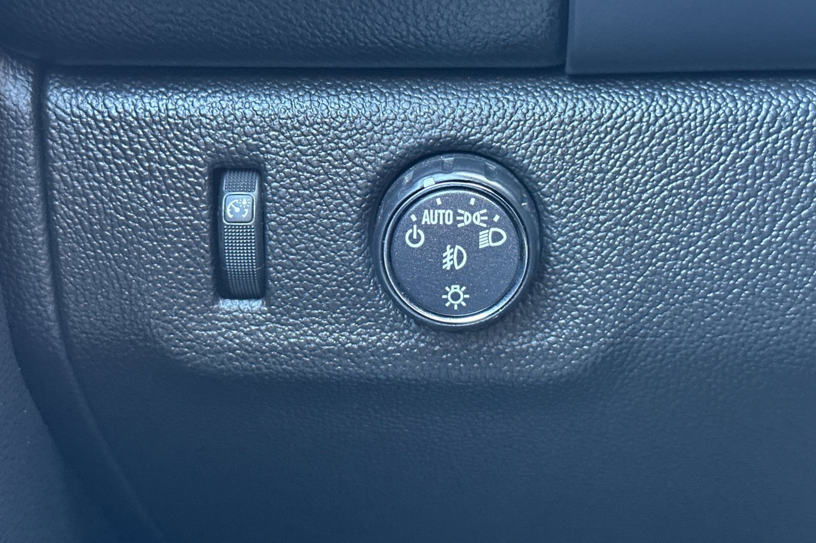 Certified 2021 GMC Canyon Elevation image 33