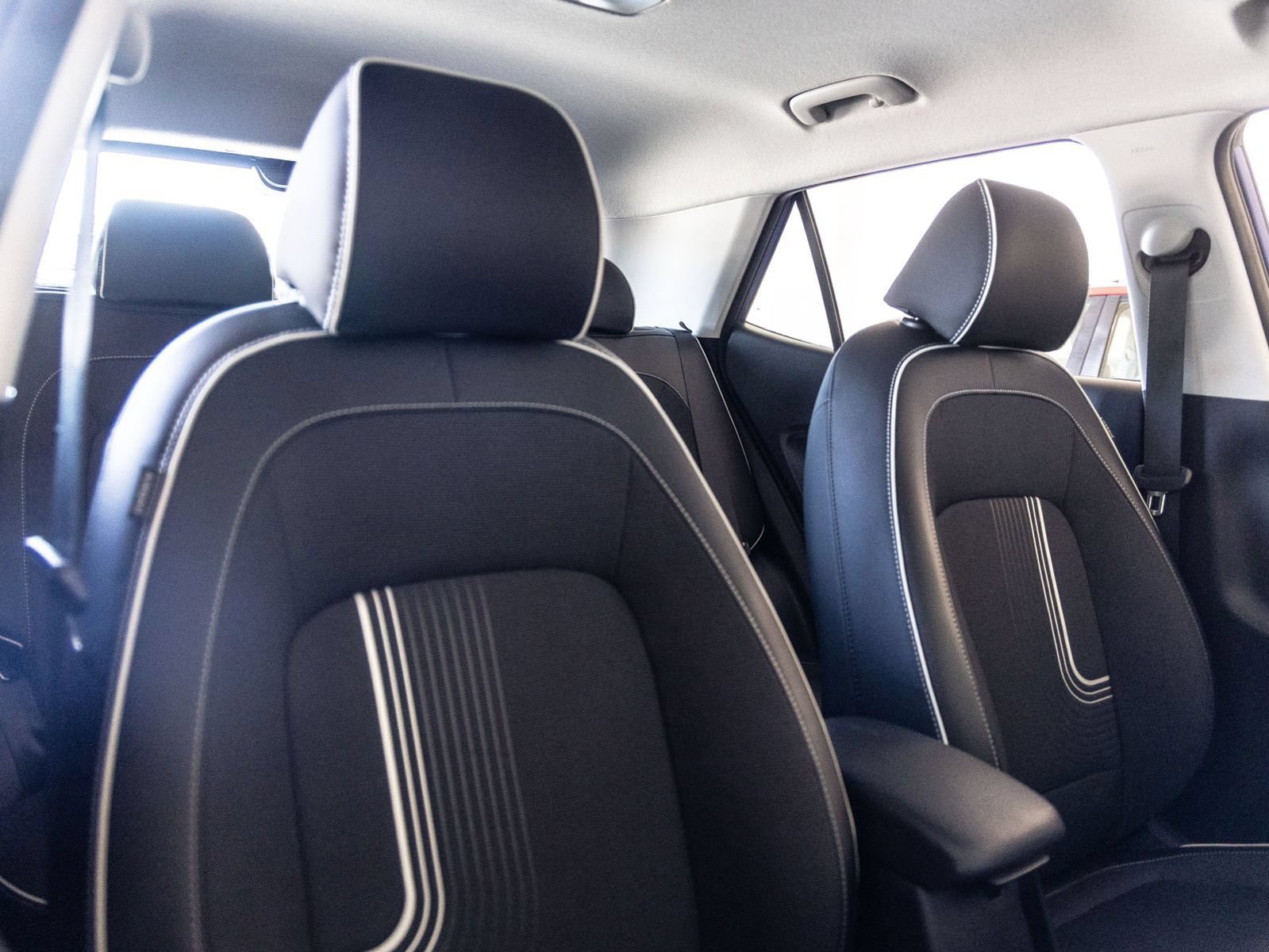 Used 2023 Hyundai Venue Limited FWD image 29