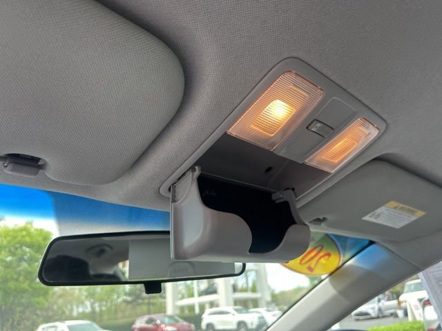 Used 2015 Hyundai Elantra SE image 25