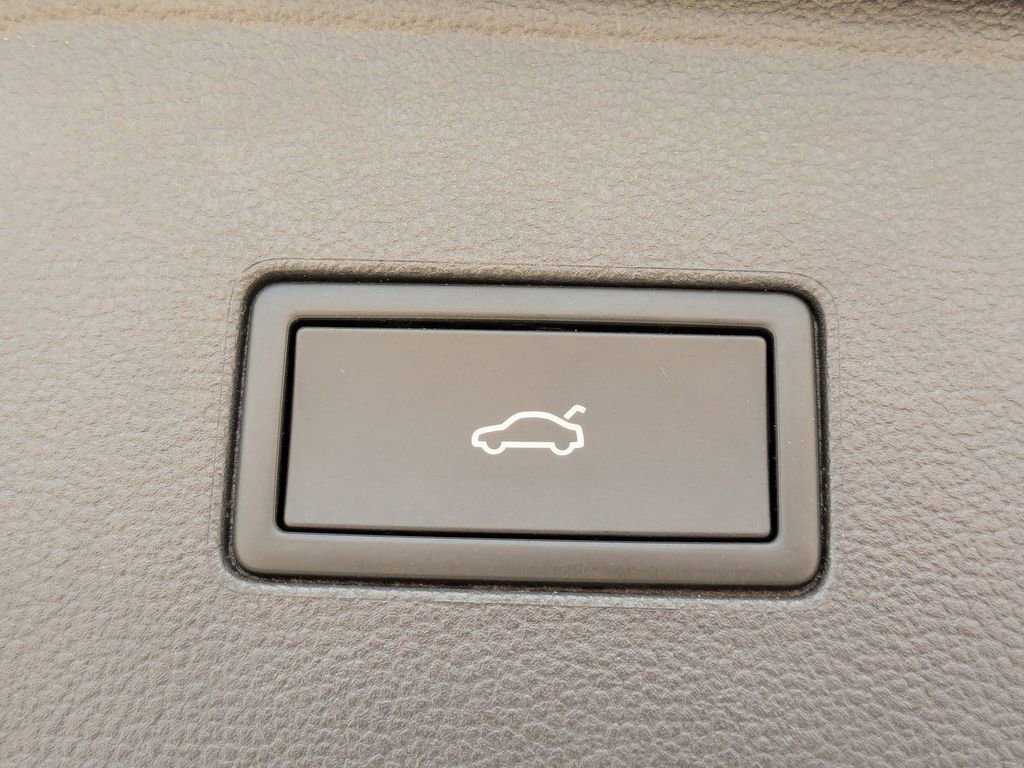 Used 2025 Volkswagen Atlas SE FWD image 29