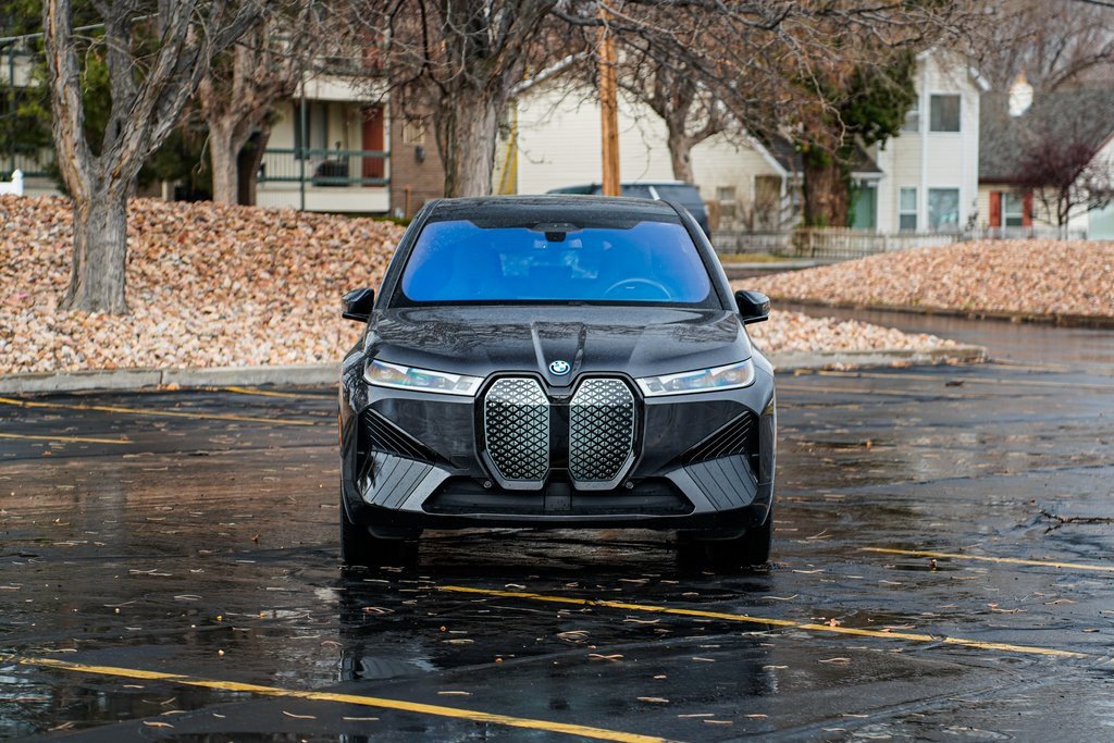 Used 2025 BMW iX xDrive50 w/ Premium Package image 2