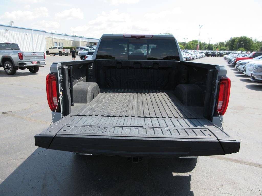 Used 2024 GMC Sierra 1500 AT4 w/ Technology Package AWD/4WD image 7