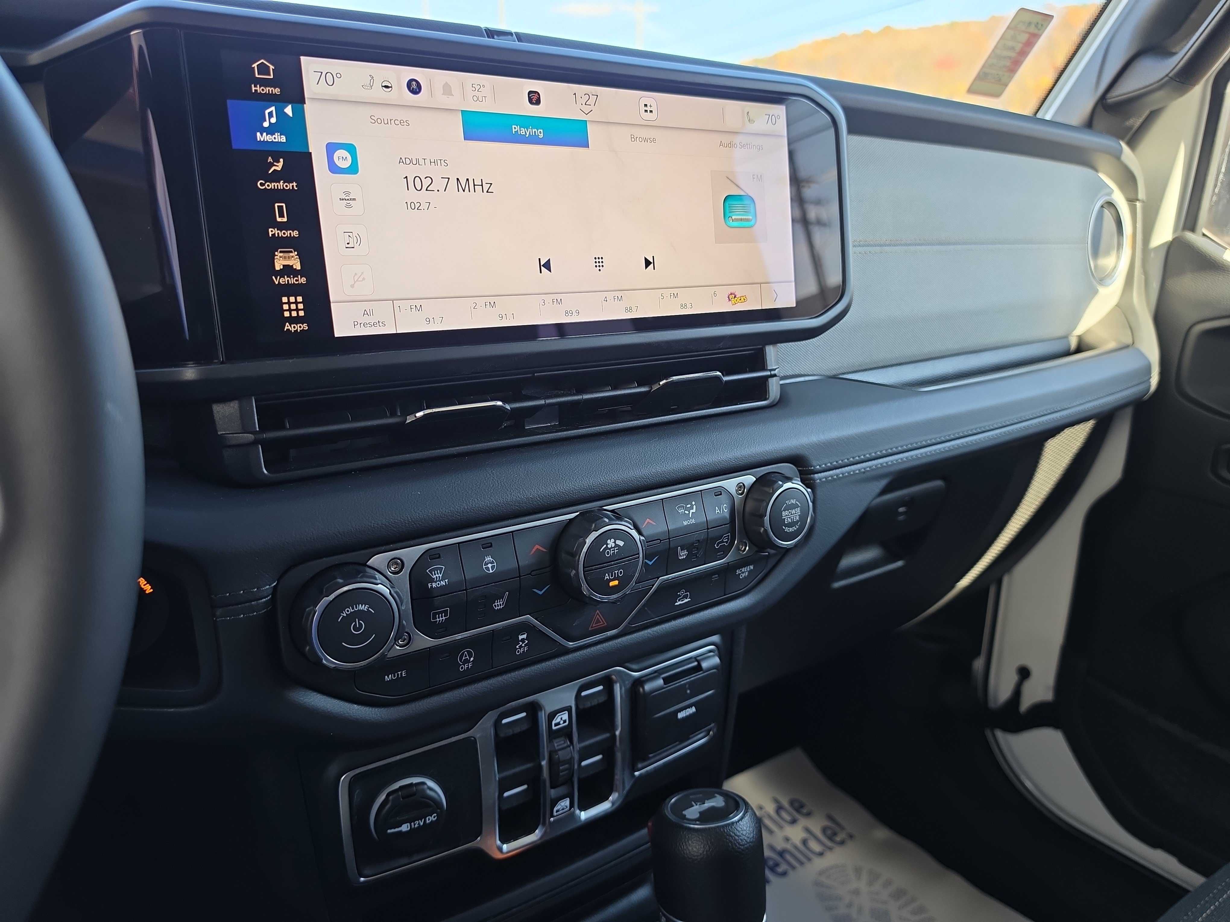 Used 2026 Jeep Wrangler Unlimited Sahara AWD/4WD image 25