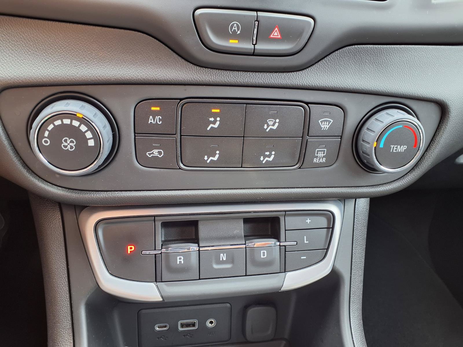 Used 2024 GMC Terrain SLE FWD image 8