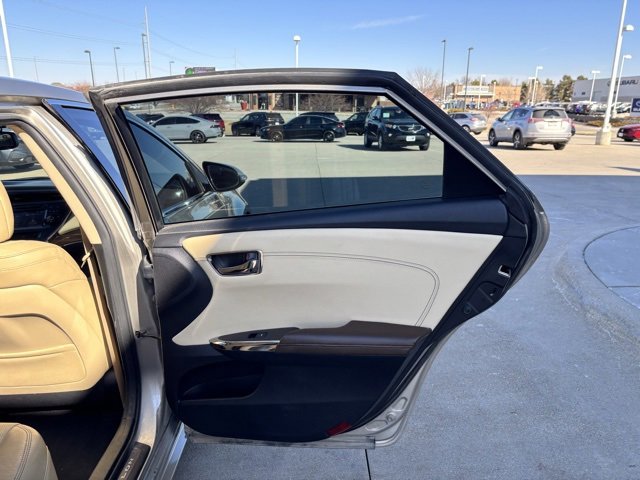 Used 2015 Toyota Avalon Limited image 24