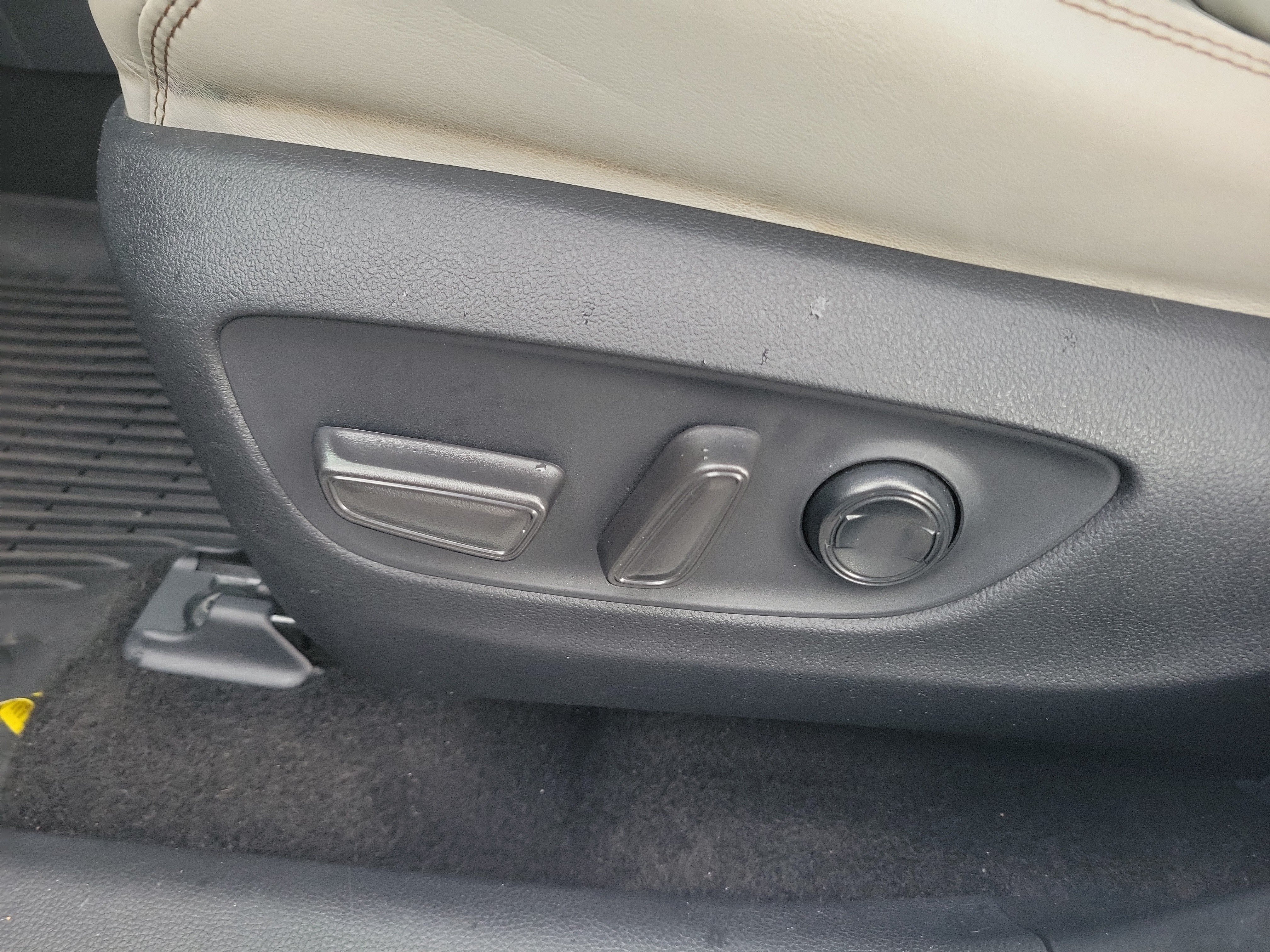 Used 2021 Toyota RAV4 Limited AWD/4WD image 21