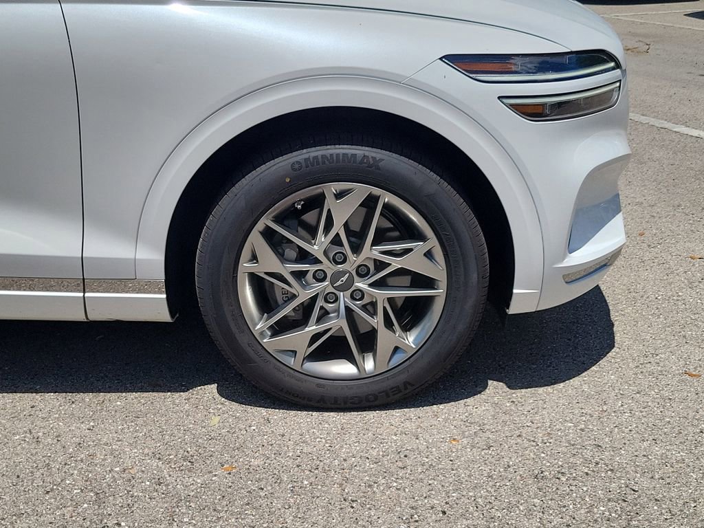 Certified 2025 Genesis GV70 2.5T AWD/4WD image 11