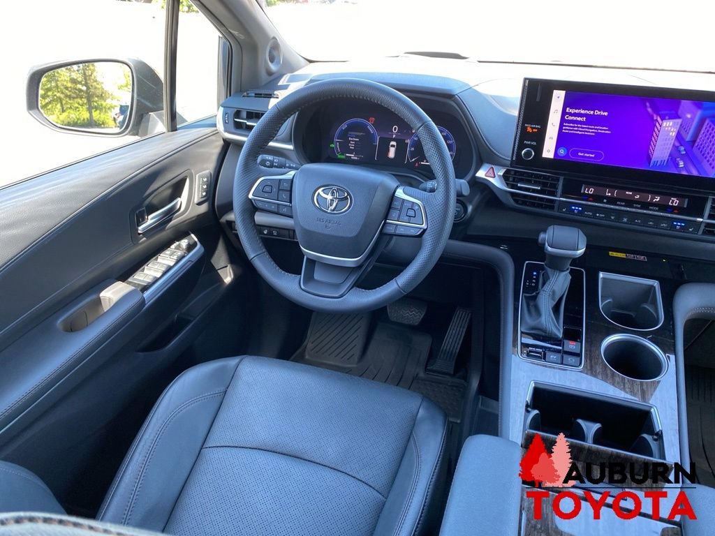 Used 2025 Toyota Sienna Platinum AWD/4WD image 33