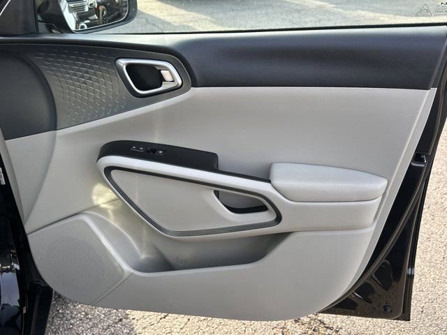 Used 2023 Kia Soul EX image 19