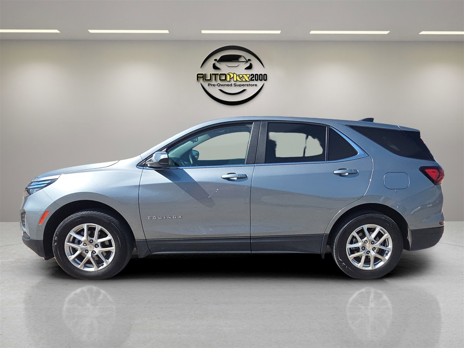 Used 2023 Chevrolet Equinox LT w/ Driver Convenience Package image 4