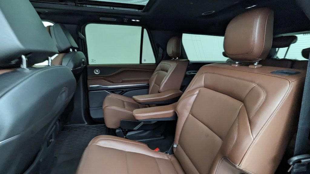Used 2025 Lincoln Navigator L Reserve image 39