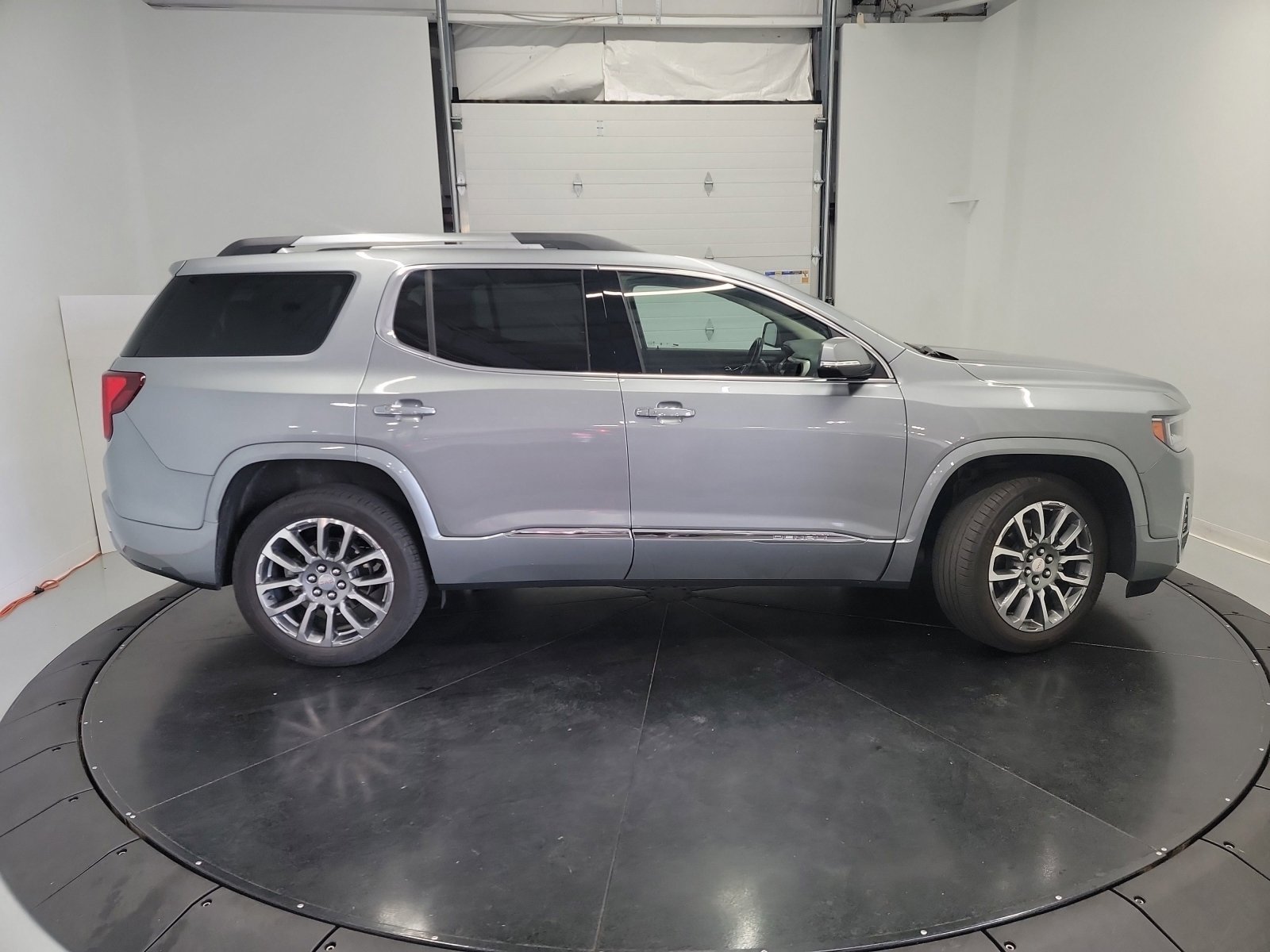 Used 2023 GMC Acadia Denali image 11