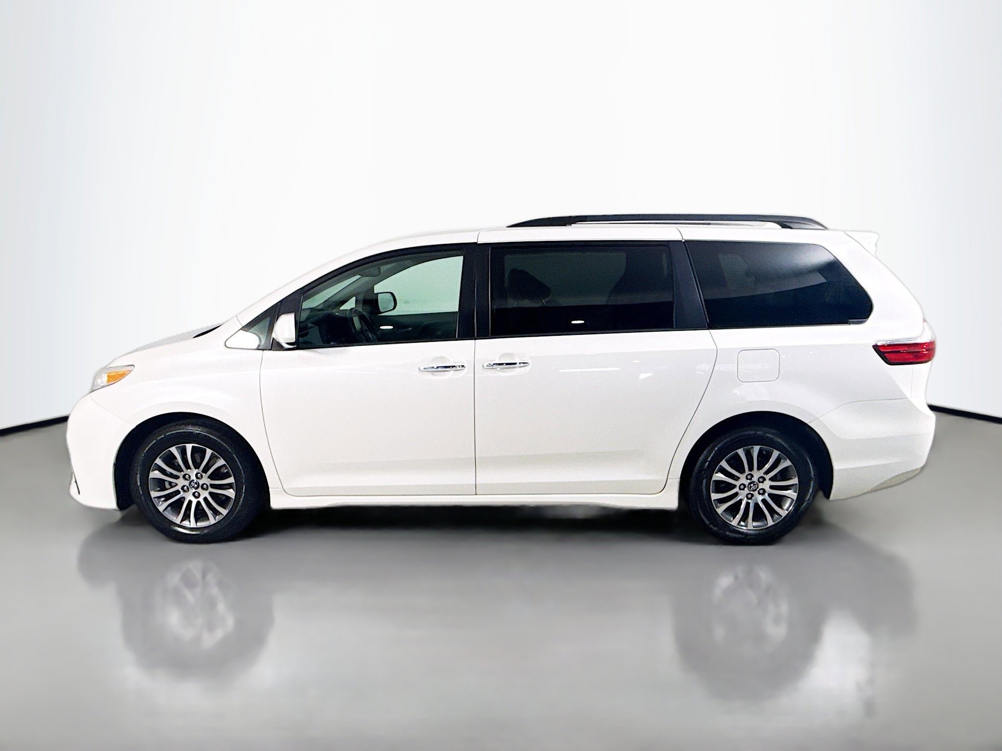 Used 2020 Toyota Sienna XLE FWD image 6