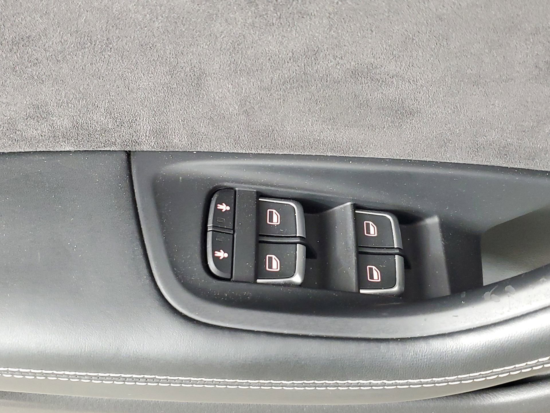 Used 2016 Audi S6 Prestige w/ Prestige Package image 31