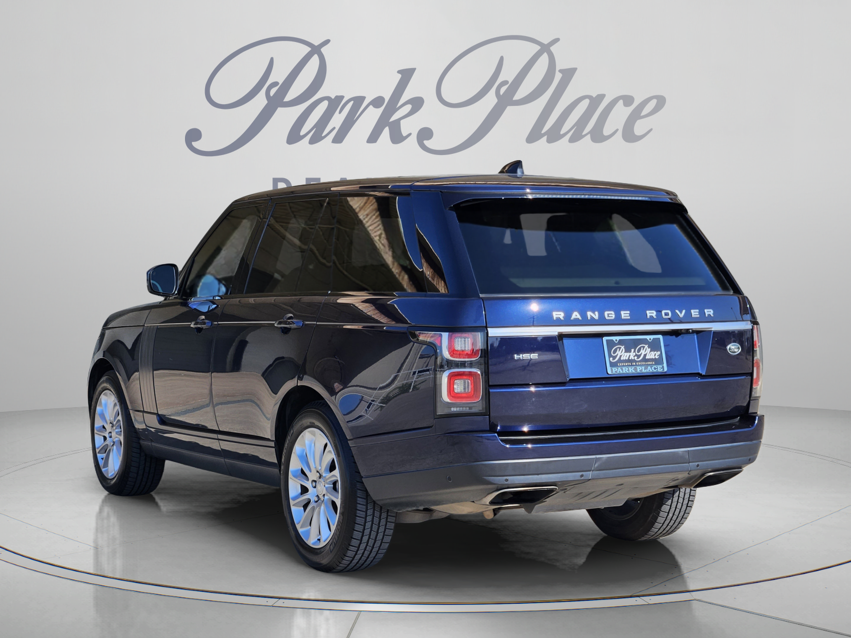 Used 2018 Land Rover Range Rover HSE AWD/4WD image 3
