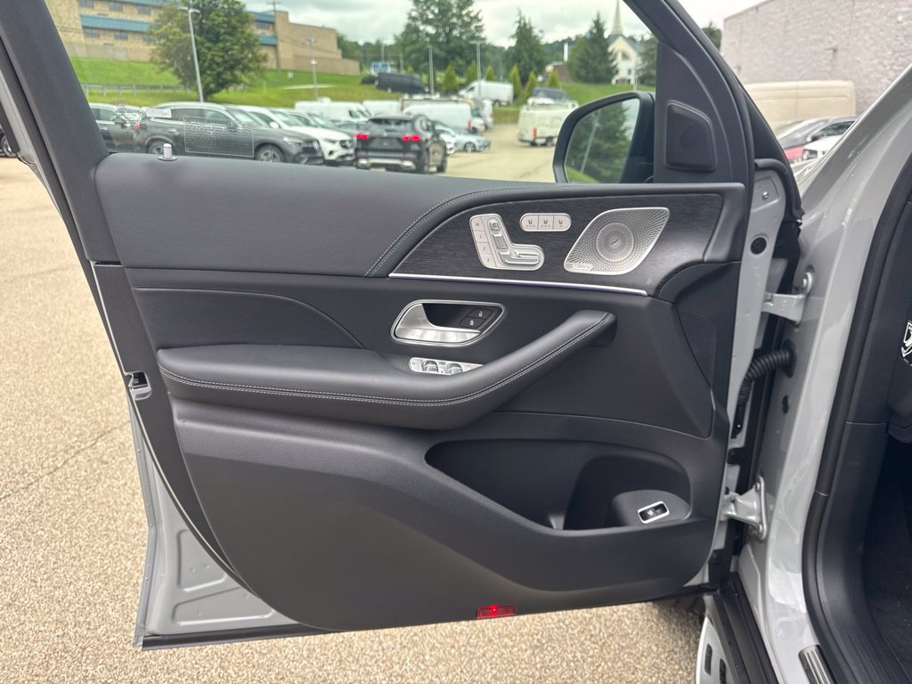 New 2026 Mercedes-Benz GLS 580 4MATIC image 9