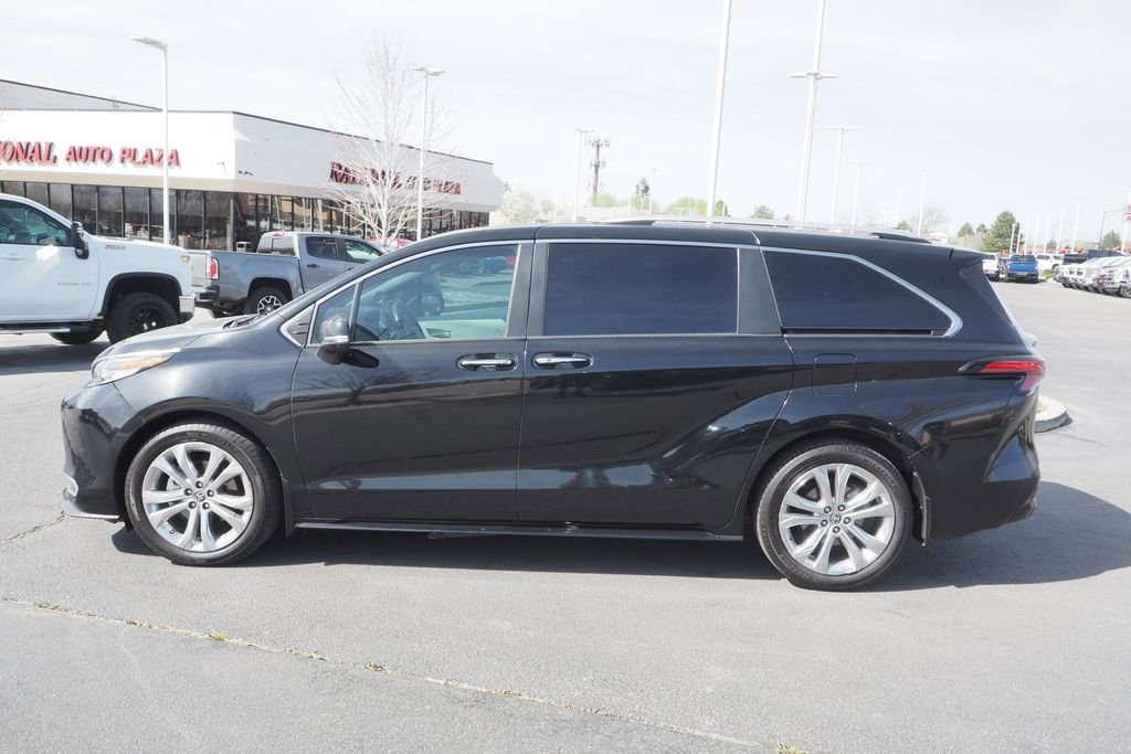 Used 2023 Toyota Sienna Platinum image 4