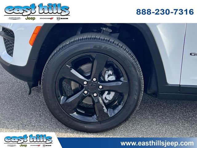Used 2025 Jeep Grand Cherokee Altitude AWD/4WD image 10