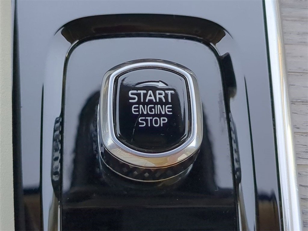 Used 2023 Volvo XC90 T8 Ultimate image 30