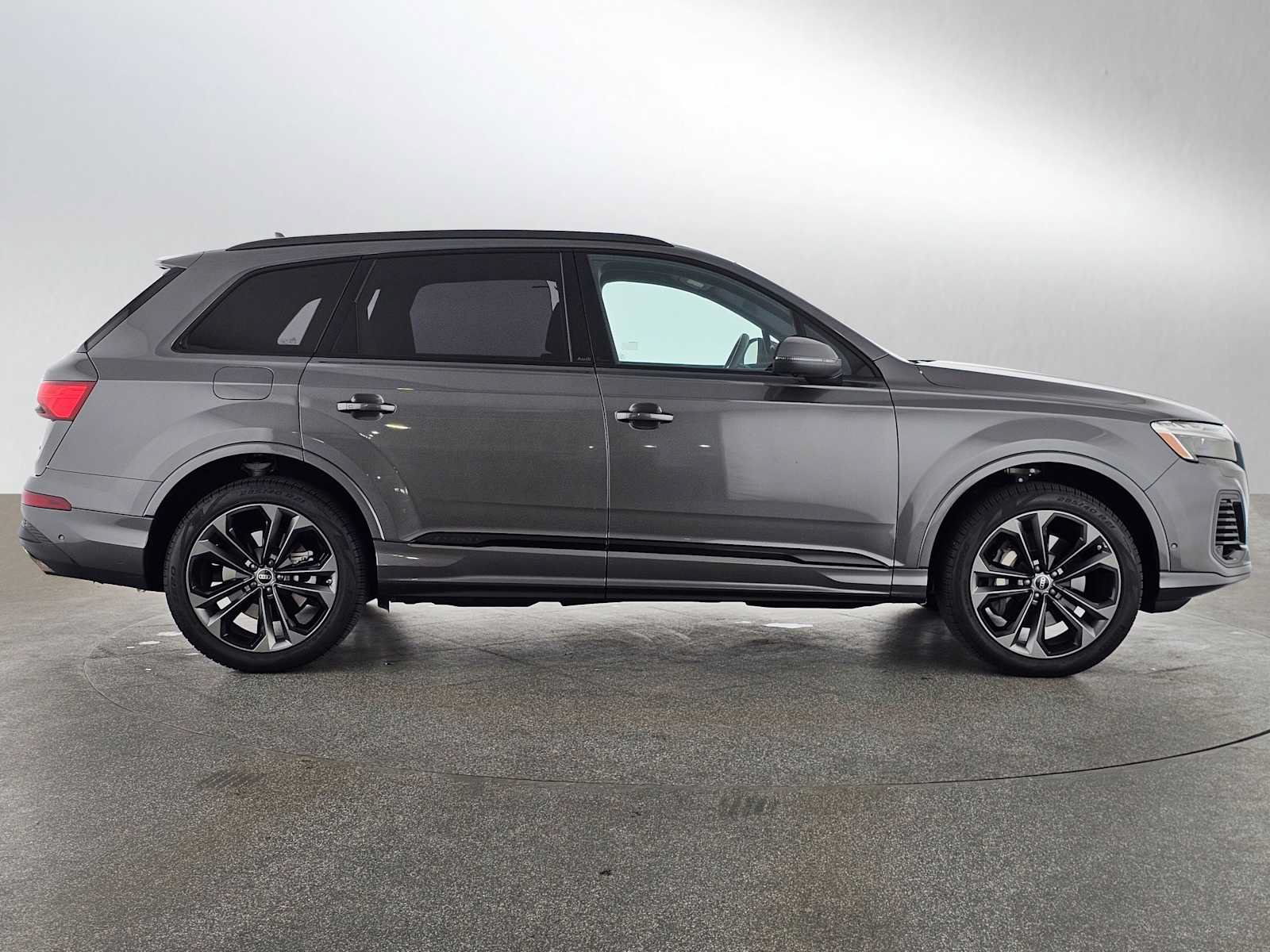 Used 2025 Audi Q7 3.0T Premium Plus w/ Premium Plus Package AWD/4WD image 6