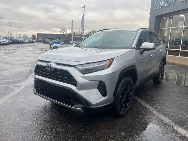 Used 2022 Toyota RAV4 SE image 13