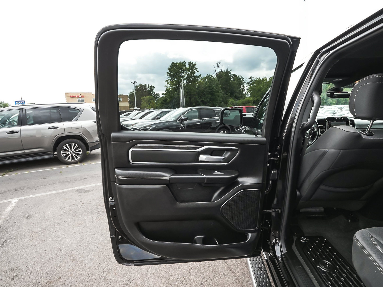 Used 2023 RAM 1500 Big Horn AWD/4WD image 13