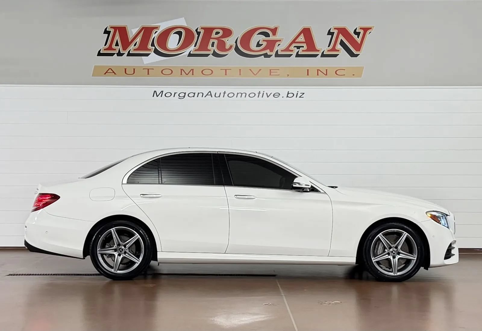 Used 2018 Mercedes-Benz E 300 4MATIC image 2
