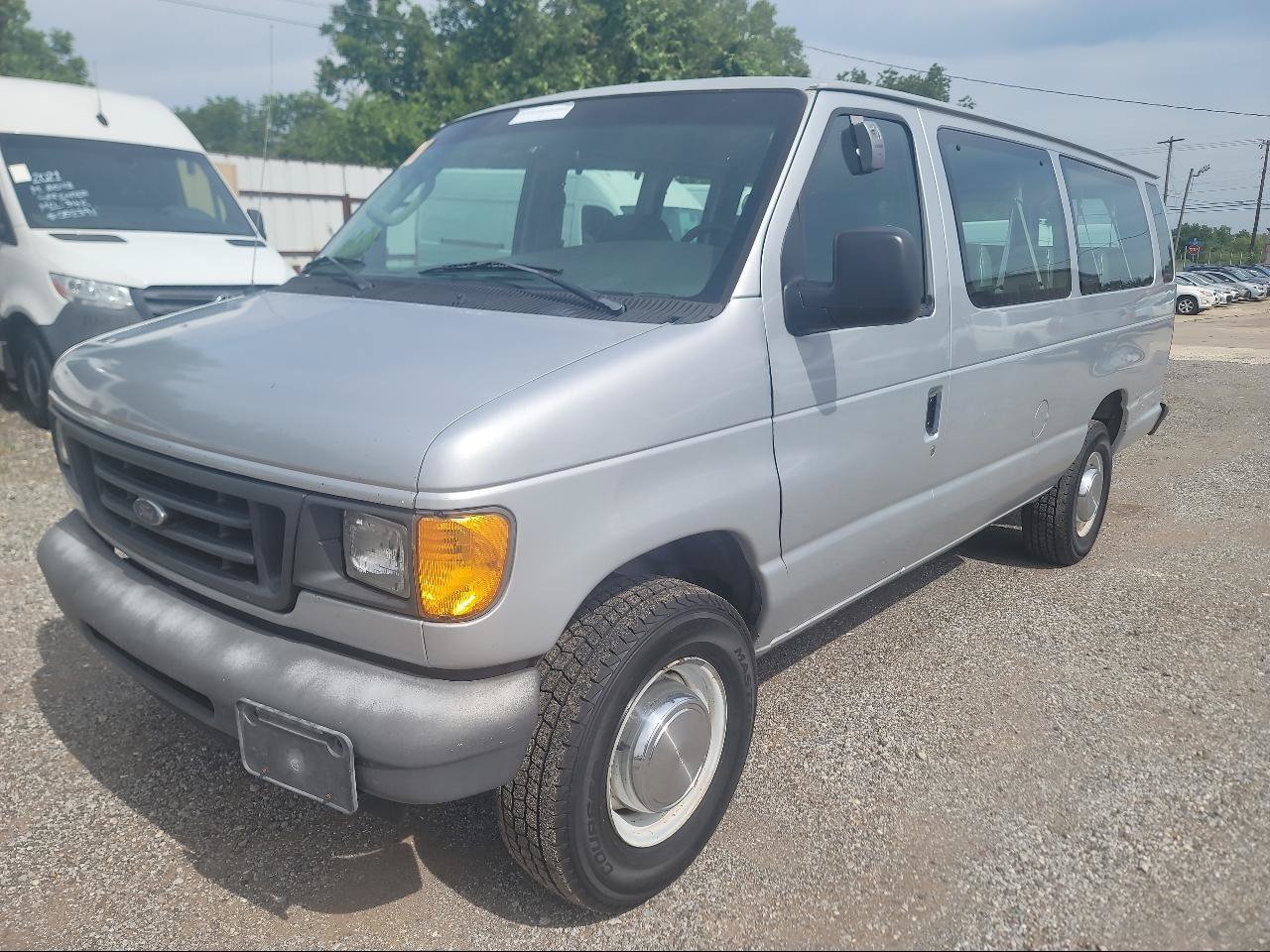 Used 2005 Ford E-350 and Econoline 350 Extended Wagon Super Duty RWD image 1