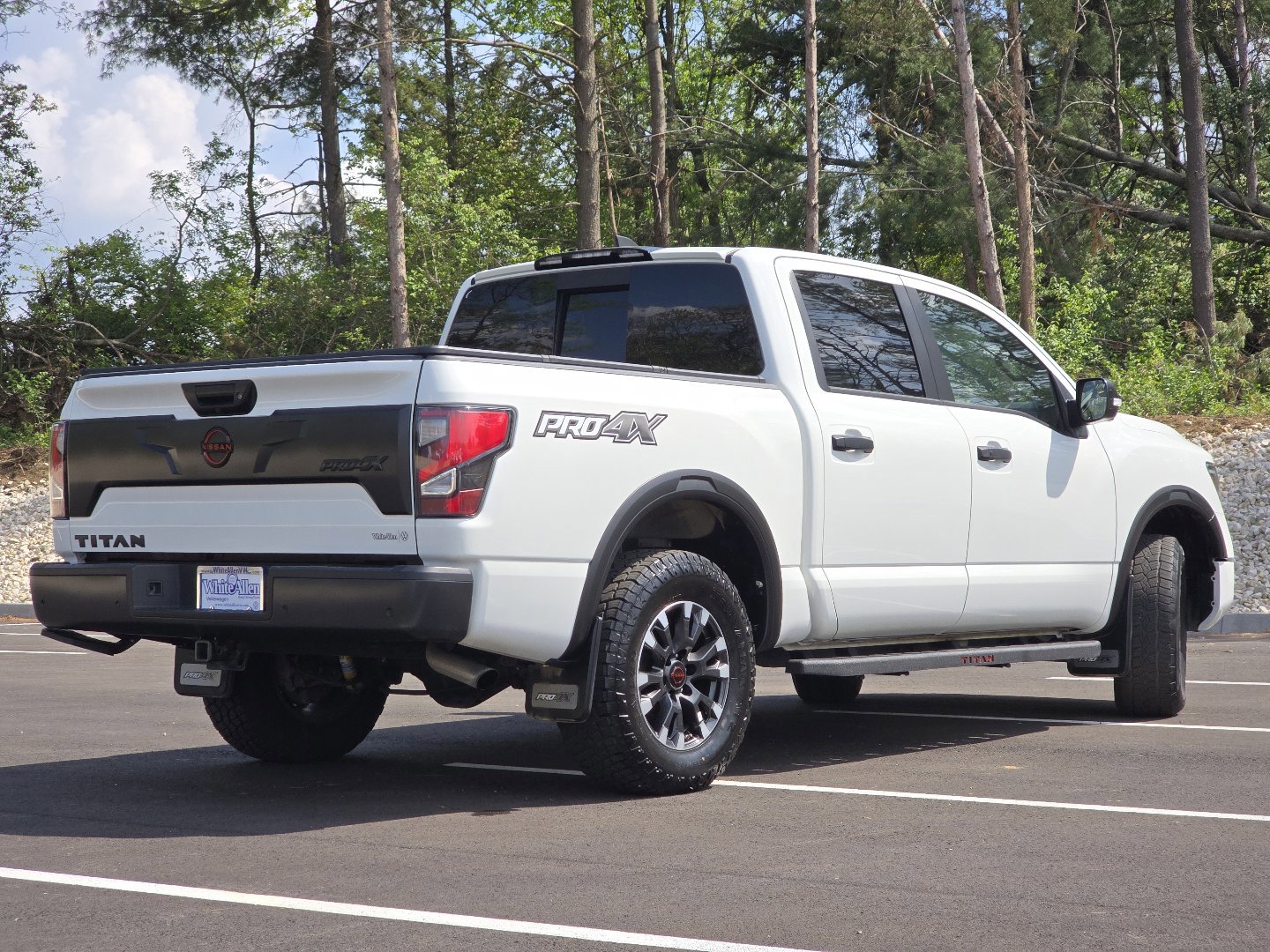Used 2023 Nissan Titan PRO-4X w/ Pro-4x Convenience Package AWD/4WD image 32