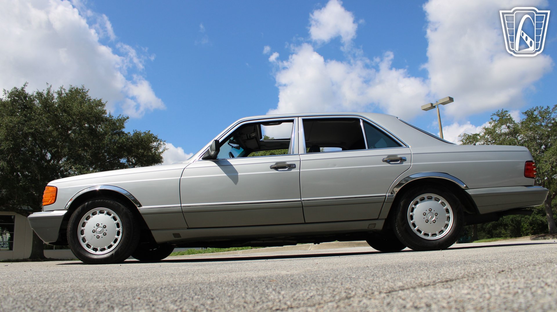 Used 1990 Mercedes-Benz 300 SE image 8